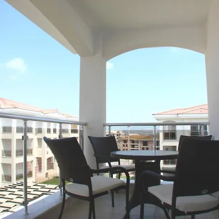 Beautiful Bright 3 Bed In Popular Sought After Private Gated Community