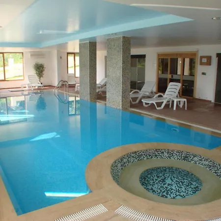 Beautiful Bright 3 Bed In Popular Sought After Private Gated Community *